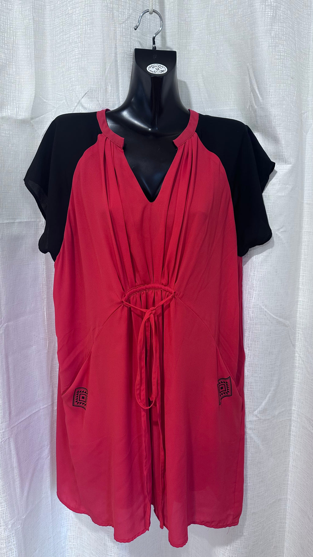 Statement Dress in Black & Red x Size 16 x