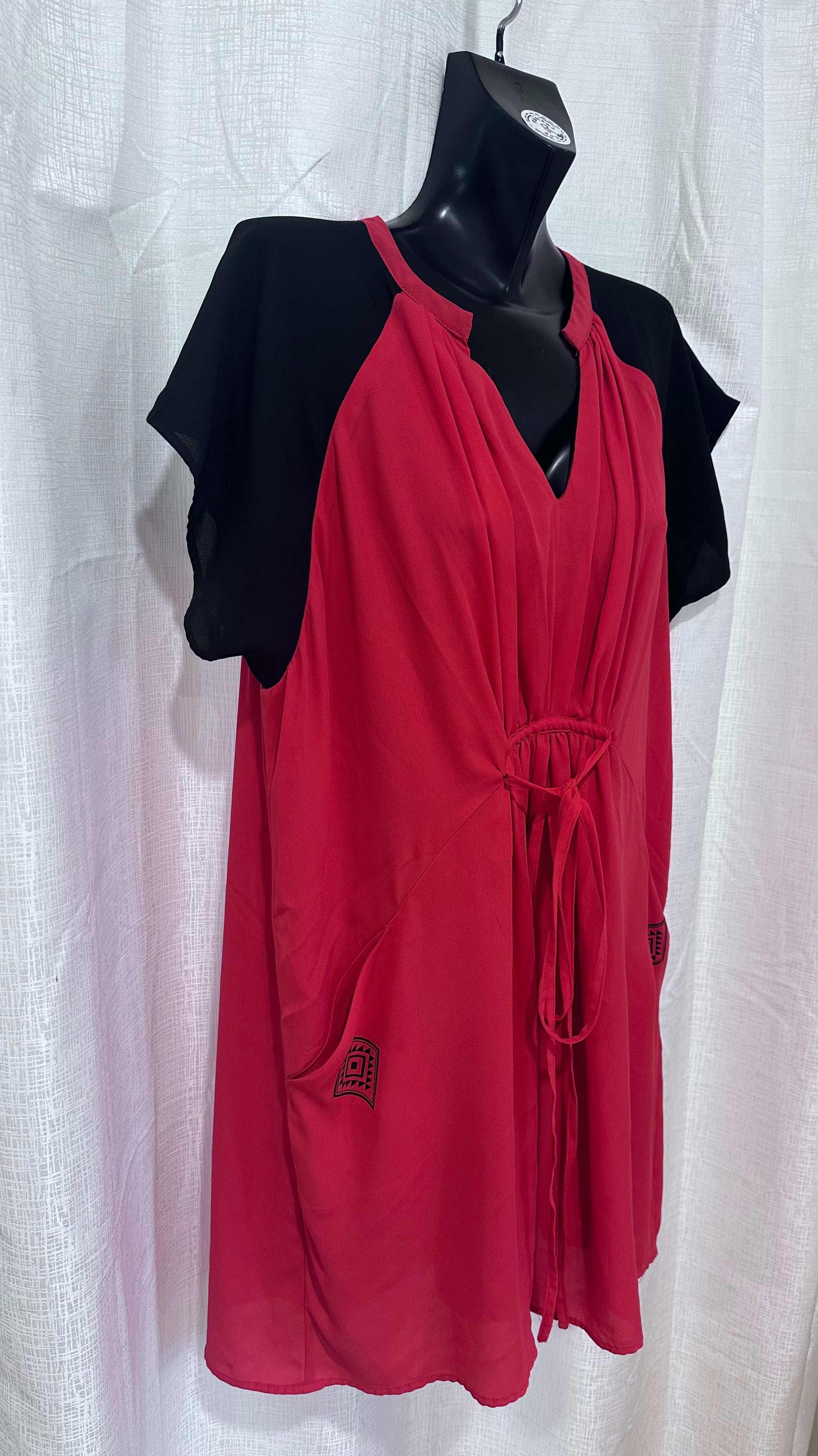 Statement Dress in Black & Red x Size 16 x