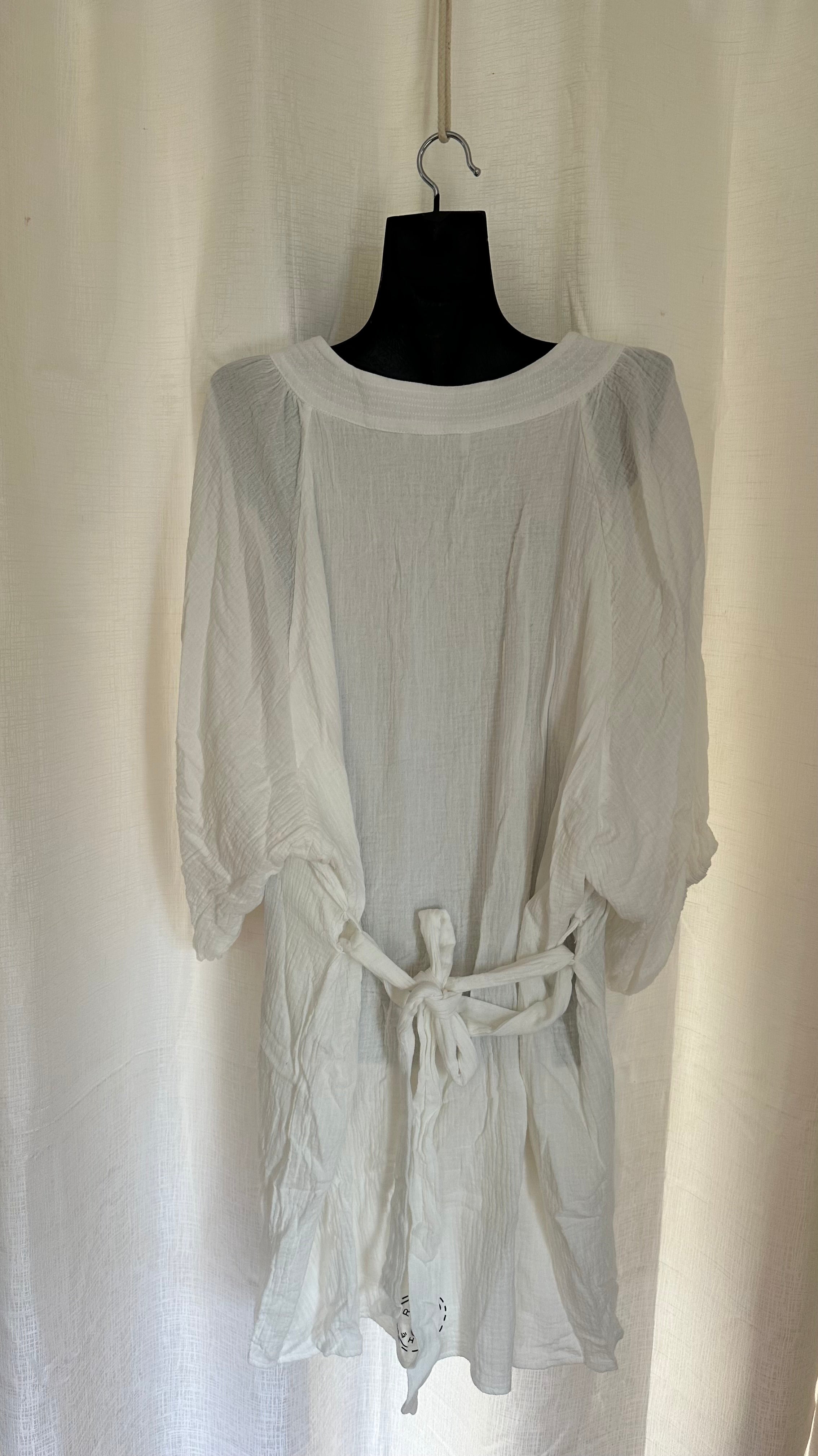 Tiers in White Dress  x Size 16 x