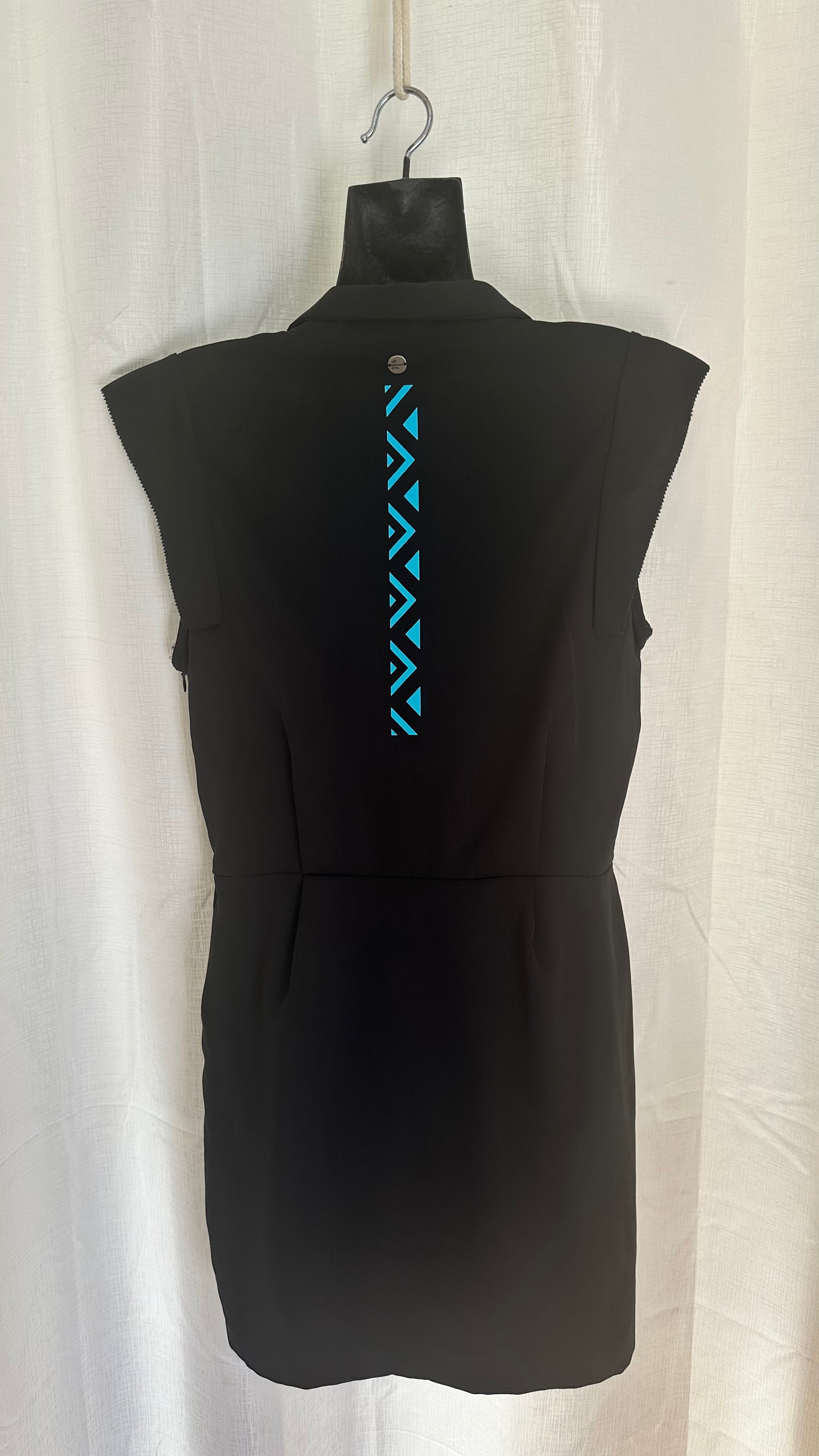 Short Dress in Black x Size 12 x